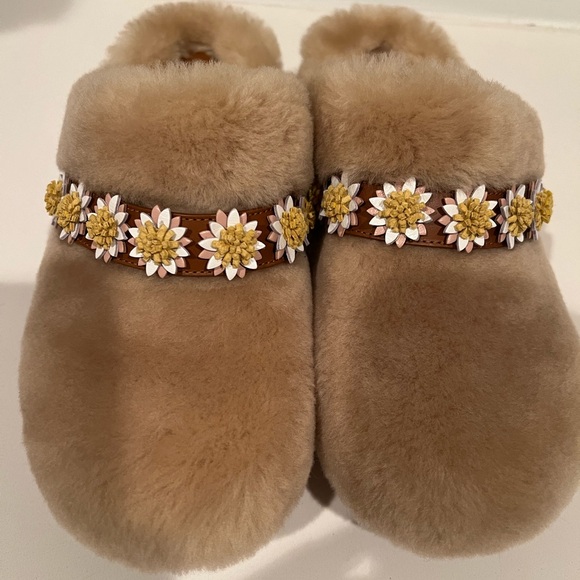 Fabrizio Viti Jean shearling daisy clogs like new size 38 made in Italy auth! - Picture 11 of 11